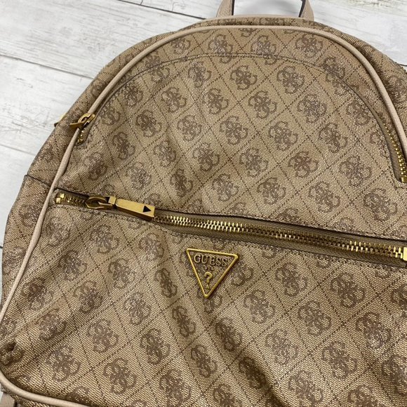 Guess Women's Manhattan Backpack Bag 4g‎ logo bag *missing zipper pull - Picture 2 of 12
